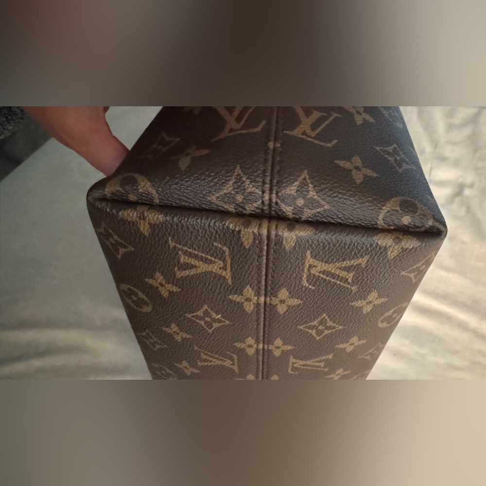 Excellent Condition Authentic Louis Vuitton Graceful MM - Picture 10 of 16